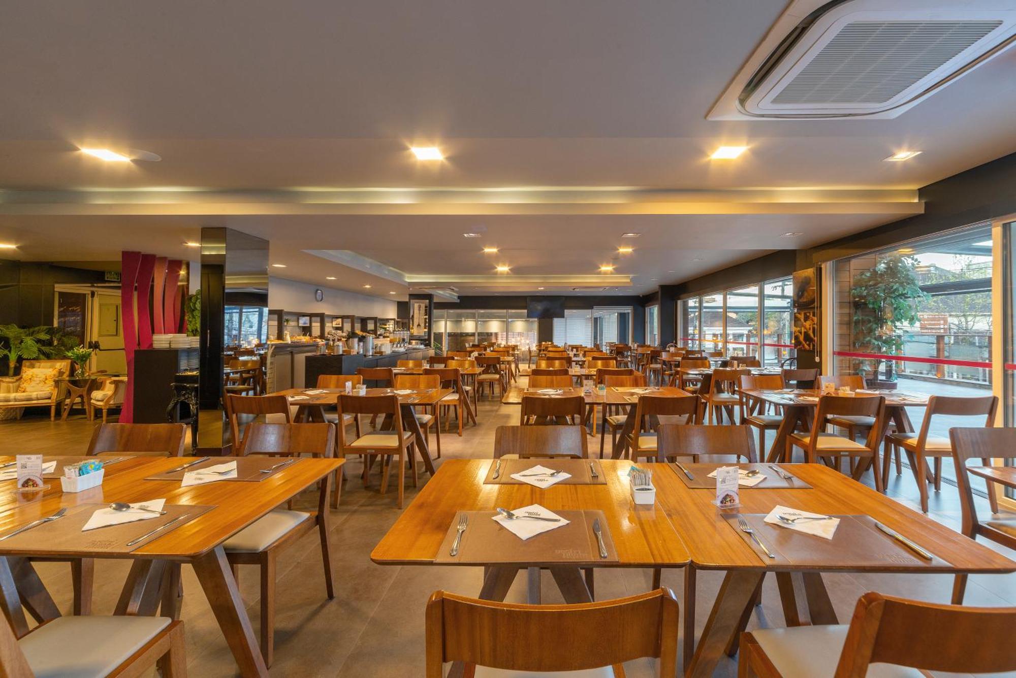 Hotel Laghetto Stilo Borges 格拉玛多 外观 照片 The interior of the restaurant