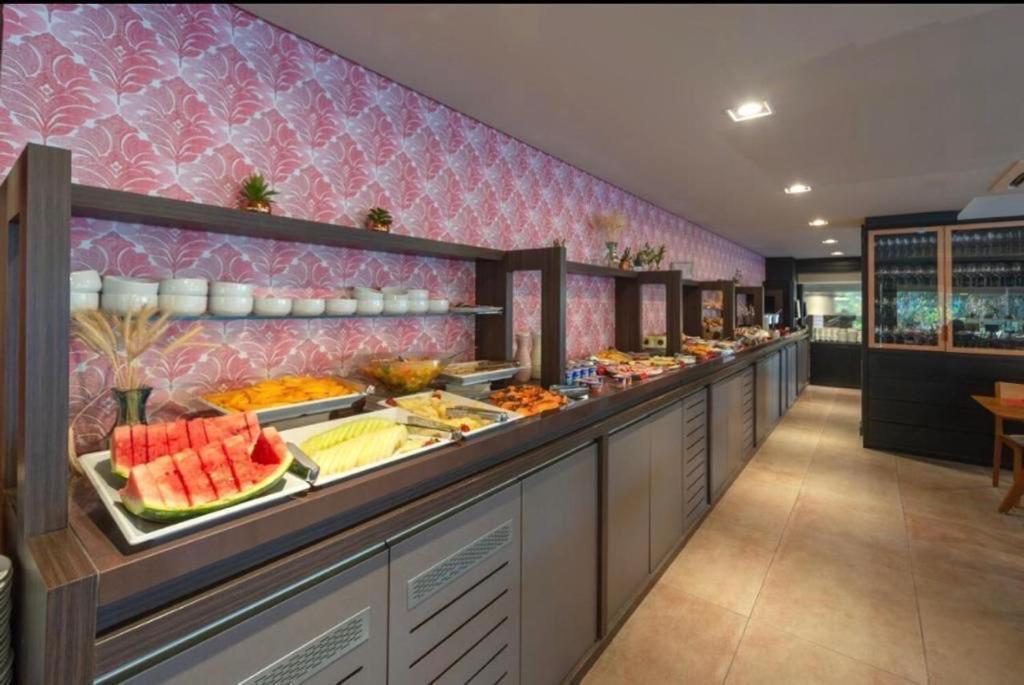 Hotel Laghetto Stilo Borges 格拉玛多 外观 照片 The buffet at the restaurant
